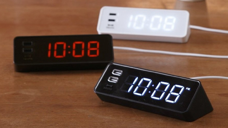 Illustration for article titled An Alarm Clock With a Feature You Actually Need: USB Ports